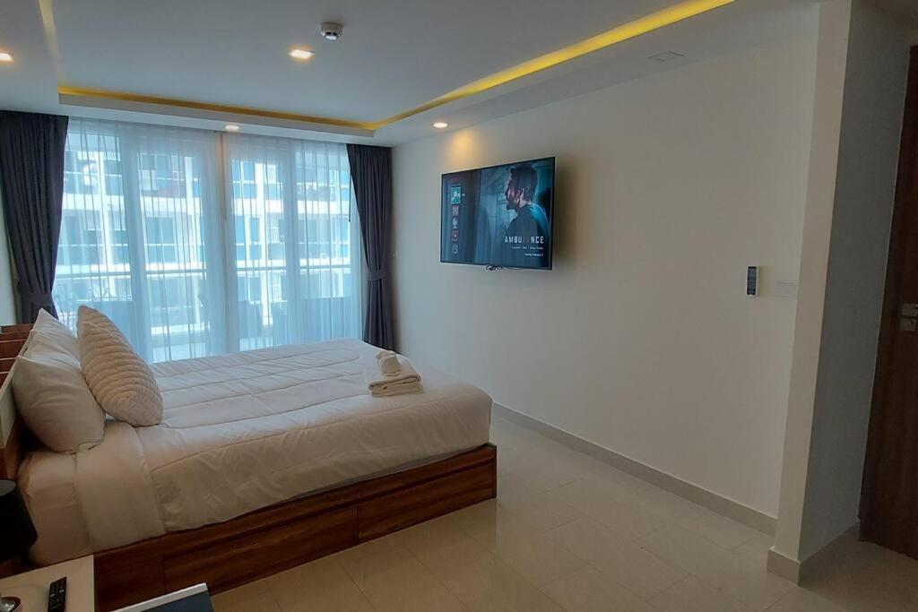 Grand Avenue, Luxury Suite, 72sqm Pool View With Lounge Area * Pattaya