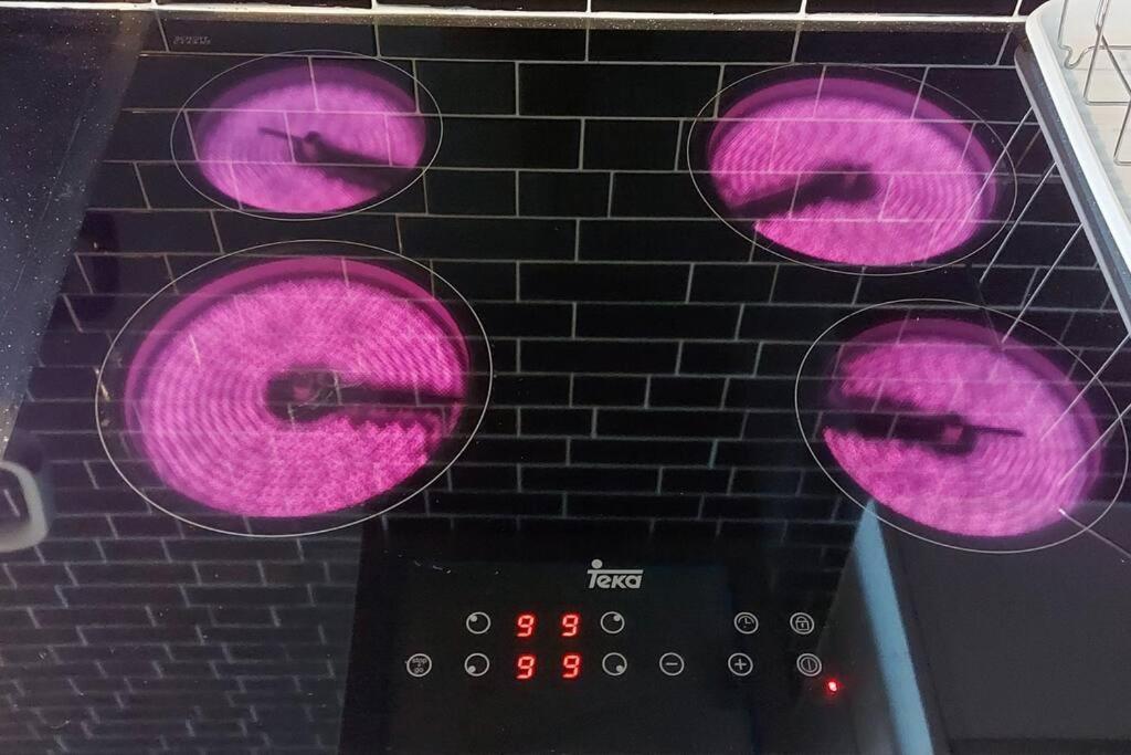 Grand Avenue, Luxury Suite, 72sqm Pool View With Lounge Area Apartment *