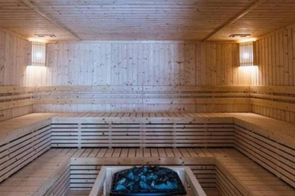 Grand Avenue, Luxury Suite, 72sqm Pool View With Lounge Area * Pattaya