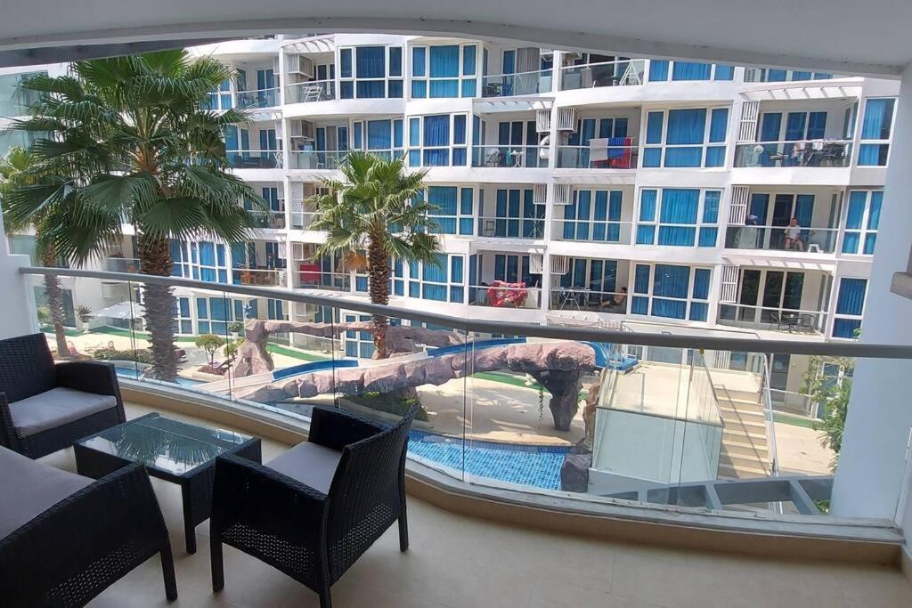 Grand Avenue, Luxury Suite, 72sqm Pool View With Lounge Area * Pattaya