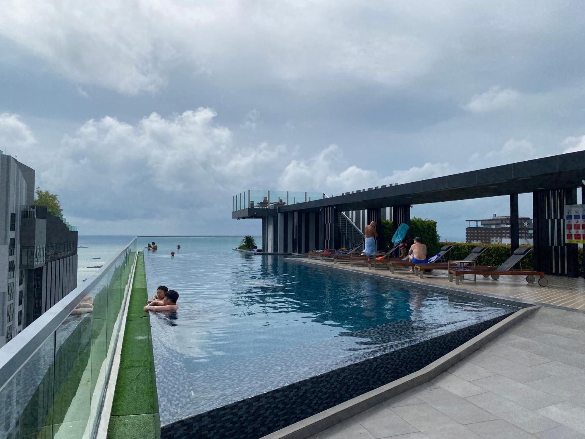 Apartment The Base Festival 芭提雅市中心海滩近购物中心步行街的一卧室公寓 Pattaya