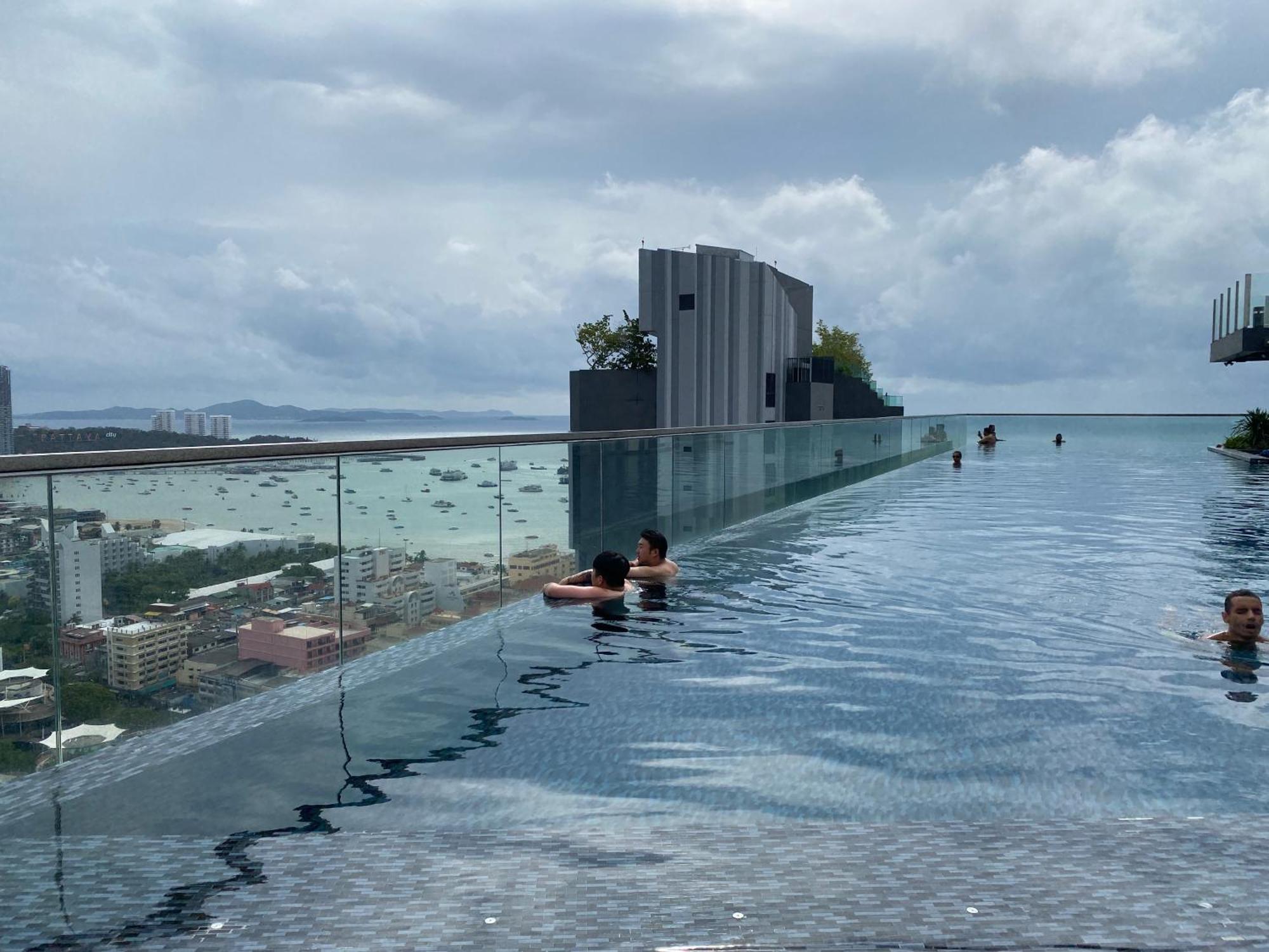 The Base Festival 芭提雅市中心海滩近购物中心步行街的一卧室公寓 Pattaya