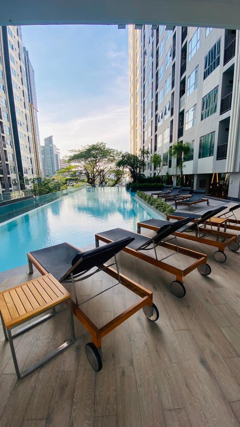 Base Quiet King-bed With Infinity Pool & Free Netflix Apartment Pattaya