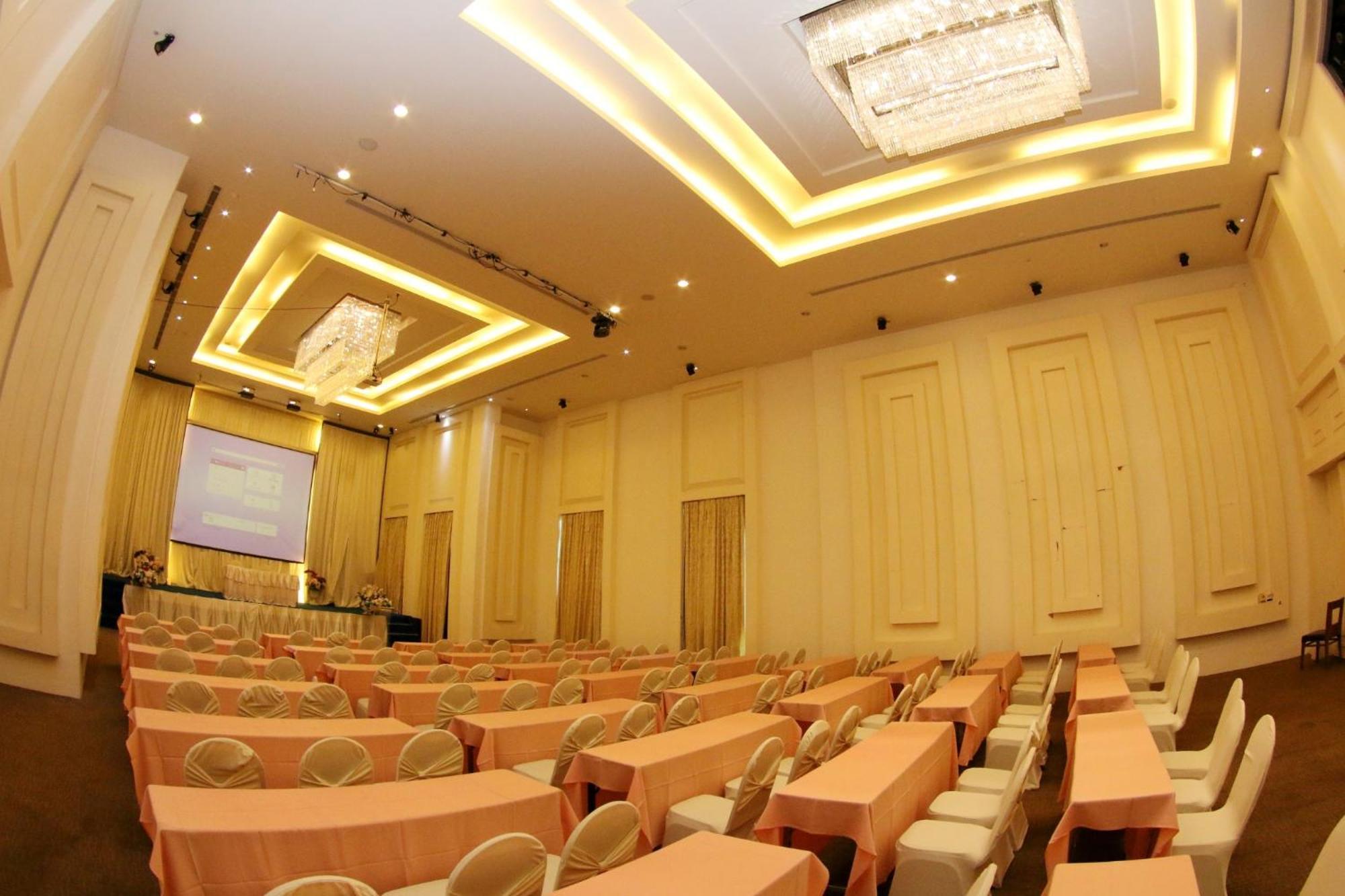 Hotel Crystal Palace Luxury Pattaya