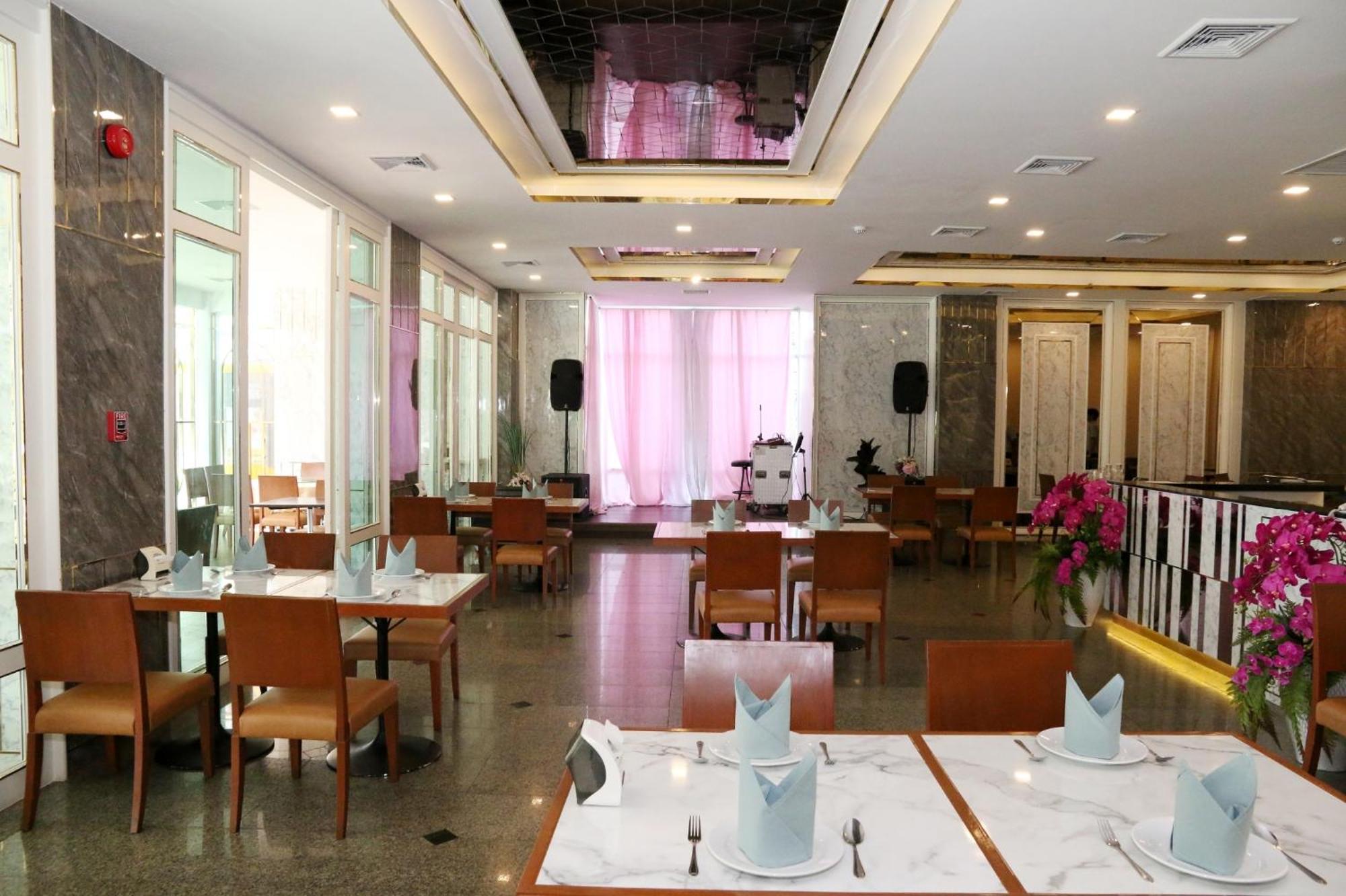 Crystal Palace Luxury Hotel Pattaya