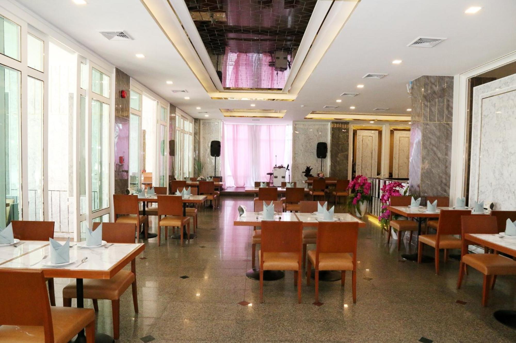 Crystal Palace Luxury Hotel 5*