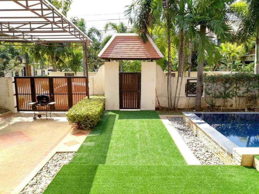 Deluxe Pool Close To And Walking Street! *