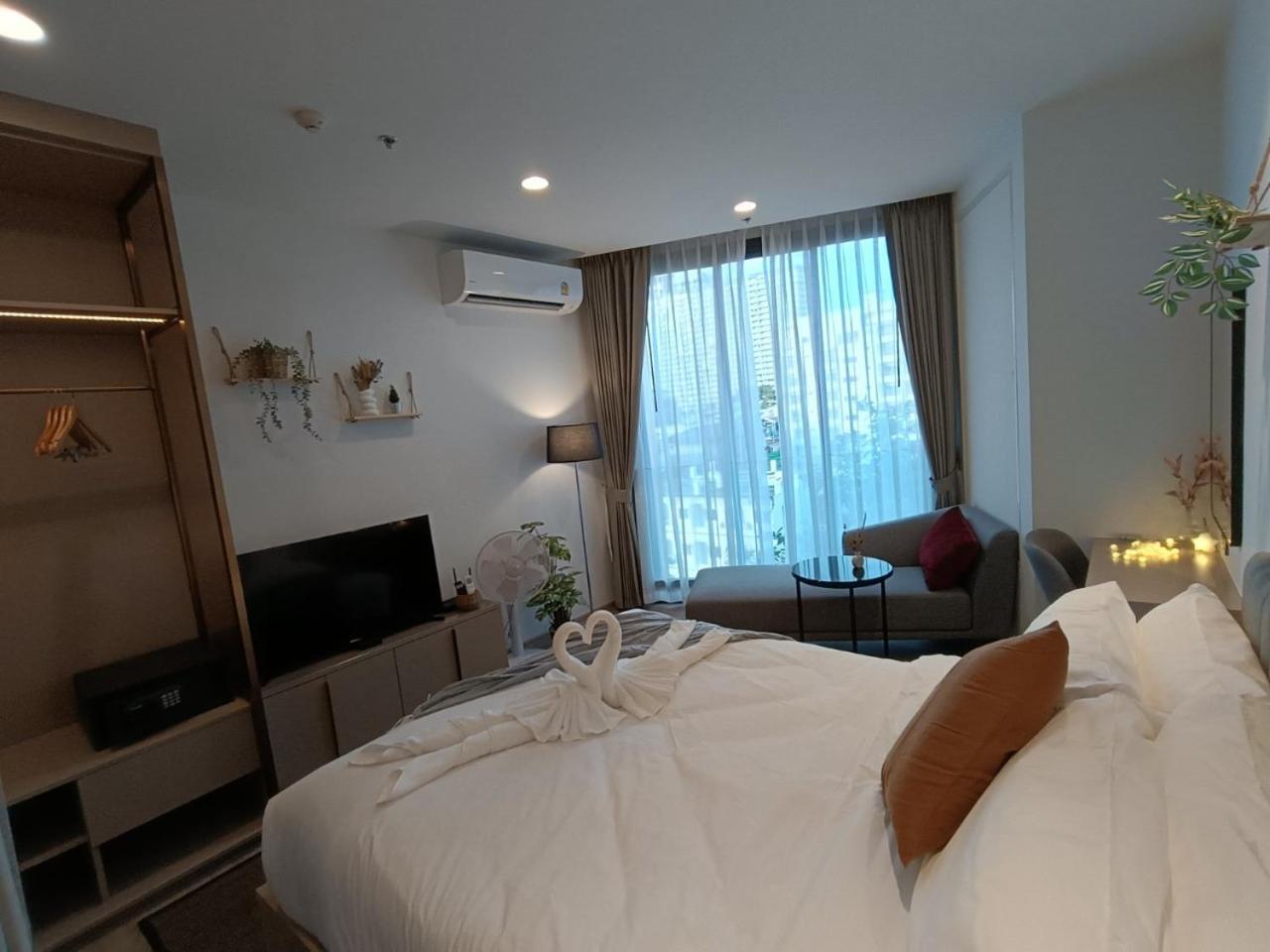Downtown Chic Rooftop Pool #en797 Pattaya