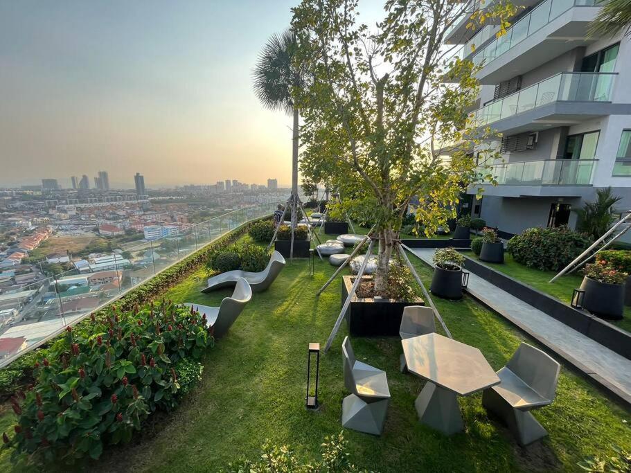 秘狗公寓arcadia Millennium Tower Apartment Pattaya