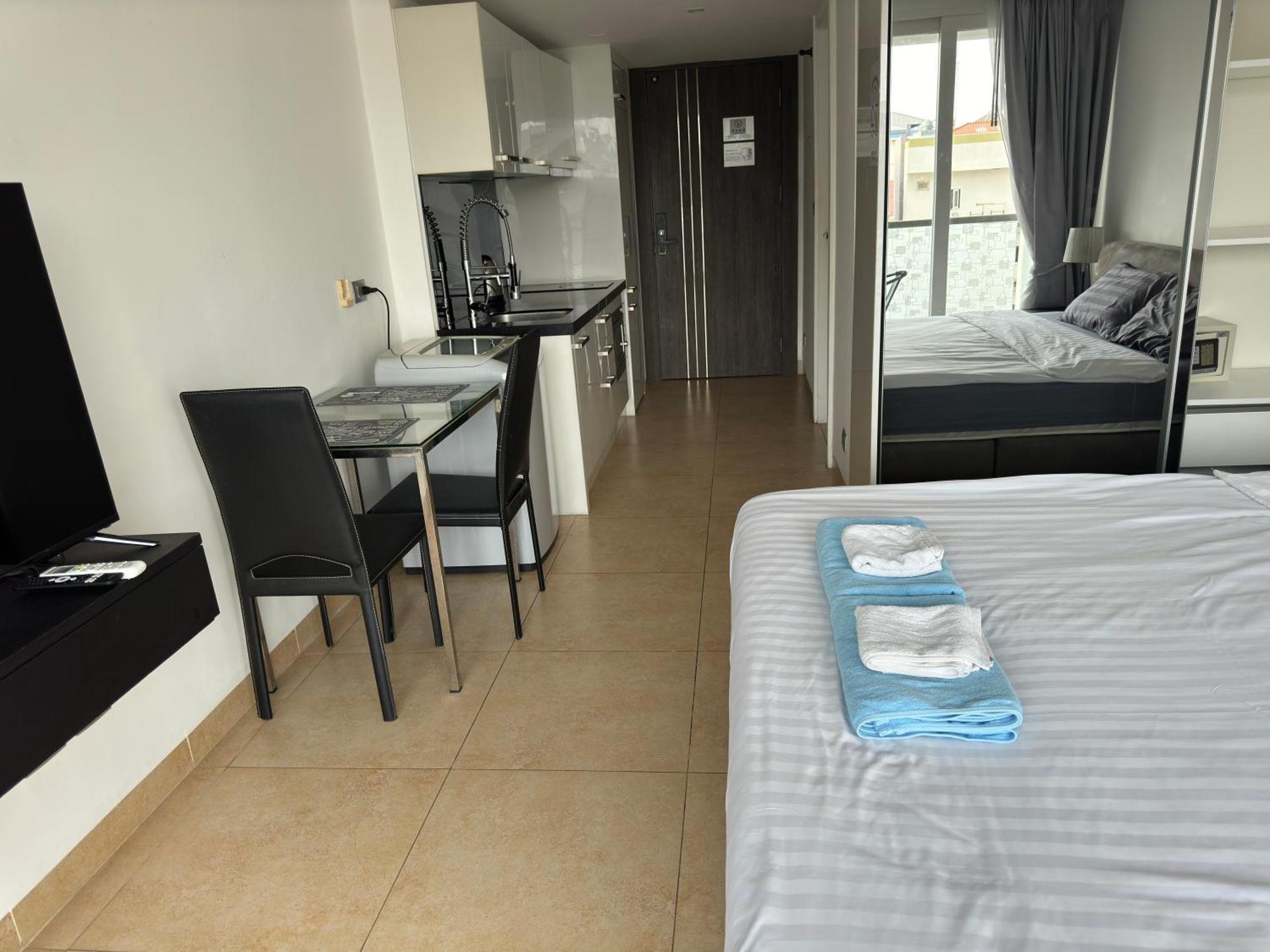 芭提雅中心地带 Centara Avenue 一房公寓5楼 紧邻海滩, 酒吧街, 智能电视 Apartment Pattaya