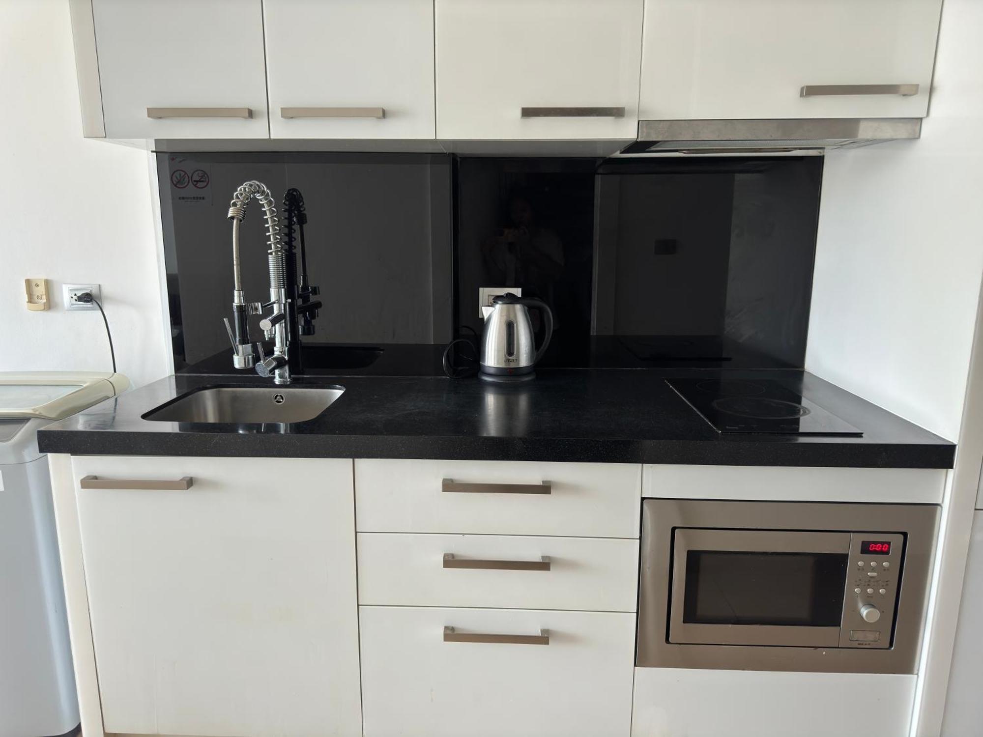Apartment 芭提雅中心地带 Centara Avenue 一房公寓5楼 紧邻海滩, 酒吧街, 智能电视