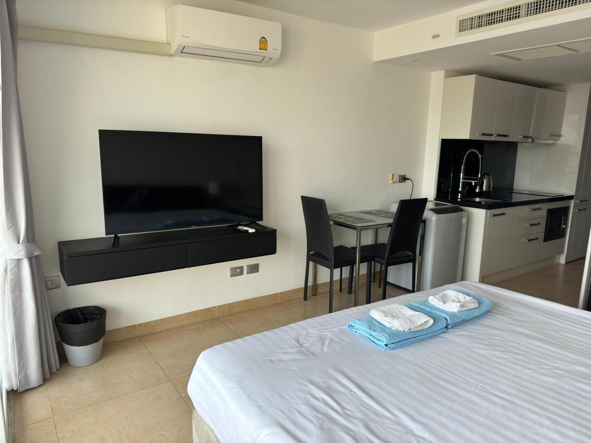 芭提雅中心地带 Centara Avenue 一房公寓5楼 紧邻海滩, 酒吧街, 智能电视 Apartment