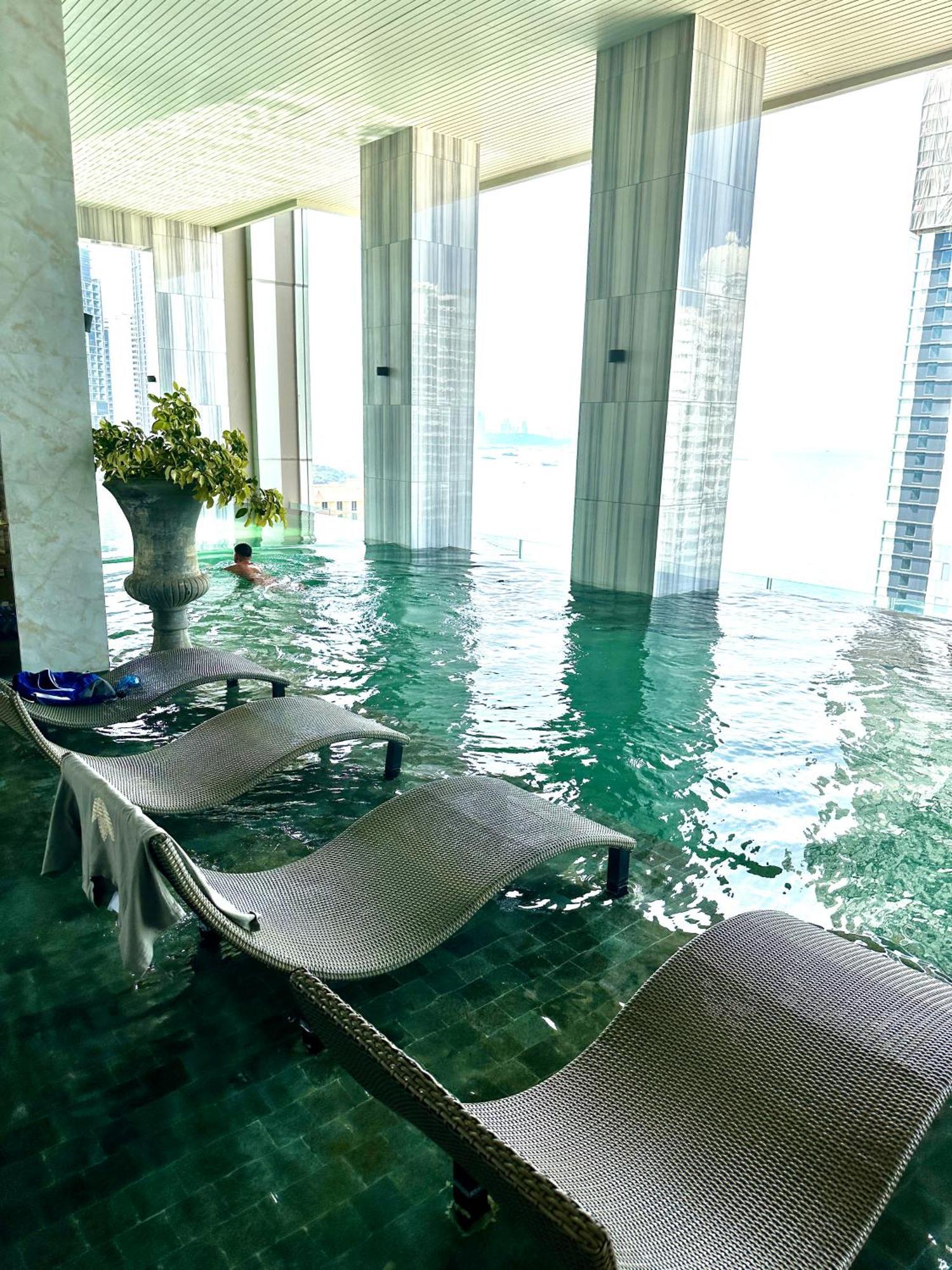 Riviera Wongamat Apartment Pattaya