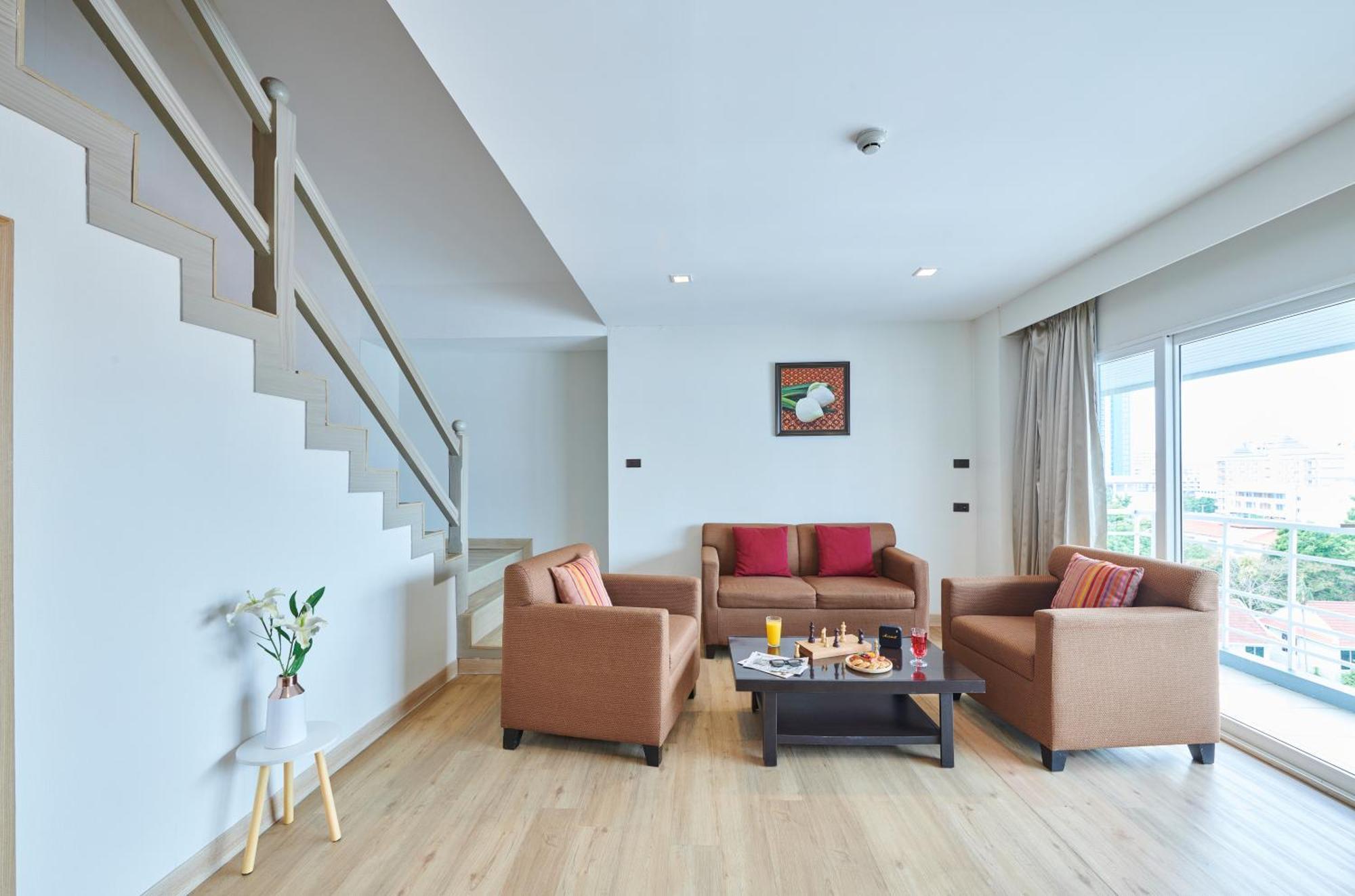 Adelphi 4*