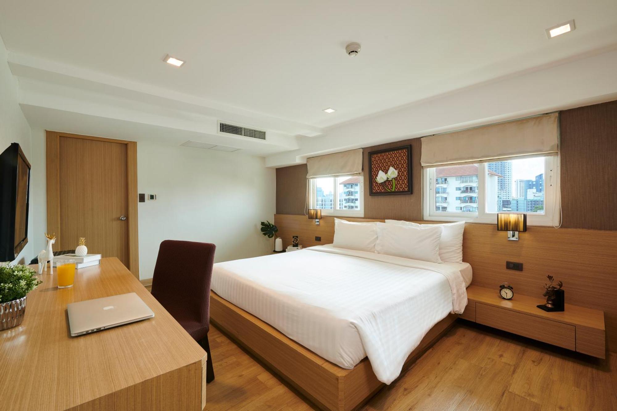 Adelphi 4*