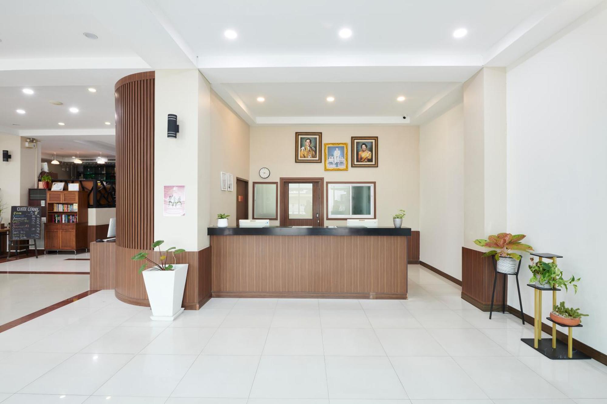 Adelphi Hotel