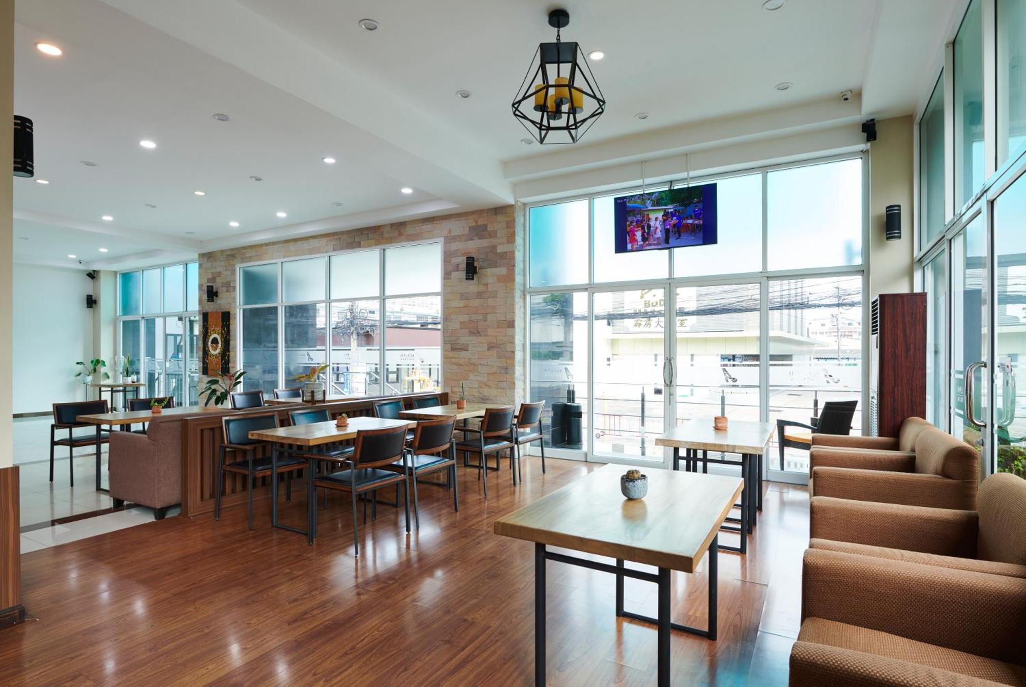 Adelphi 4*