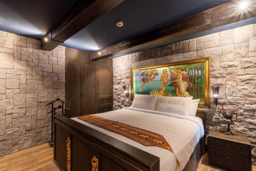 The Castle Pratumnak Hill 6 Bedroom