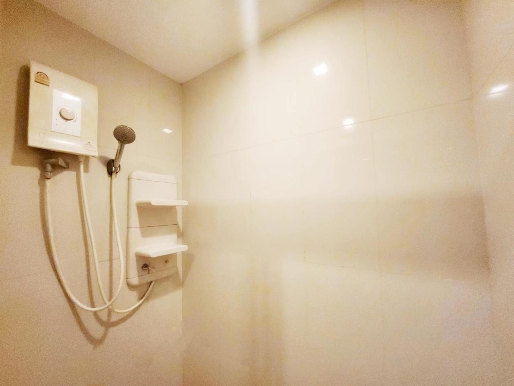 Apartment 泰国芭提雅thebase无边游泳池公寓 Pattaya