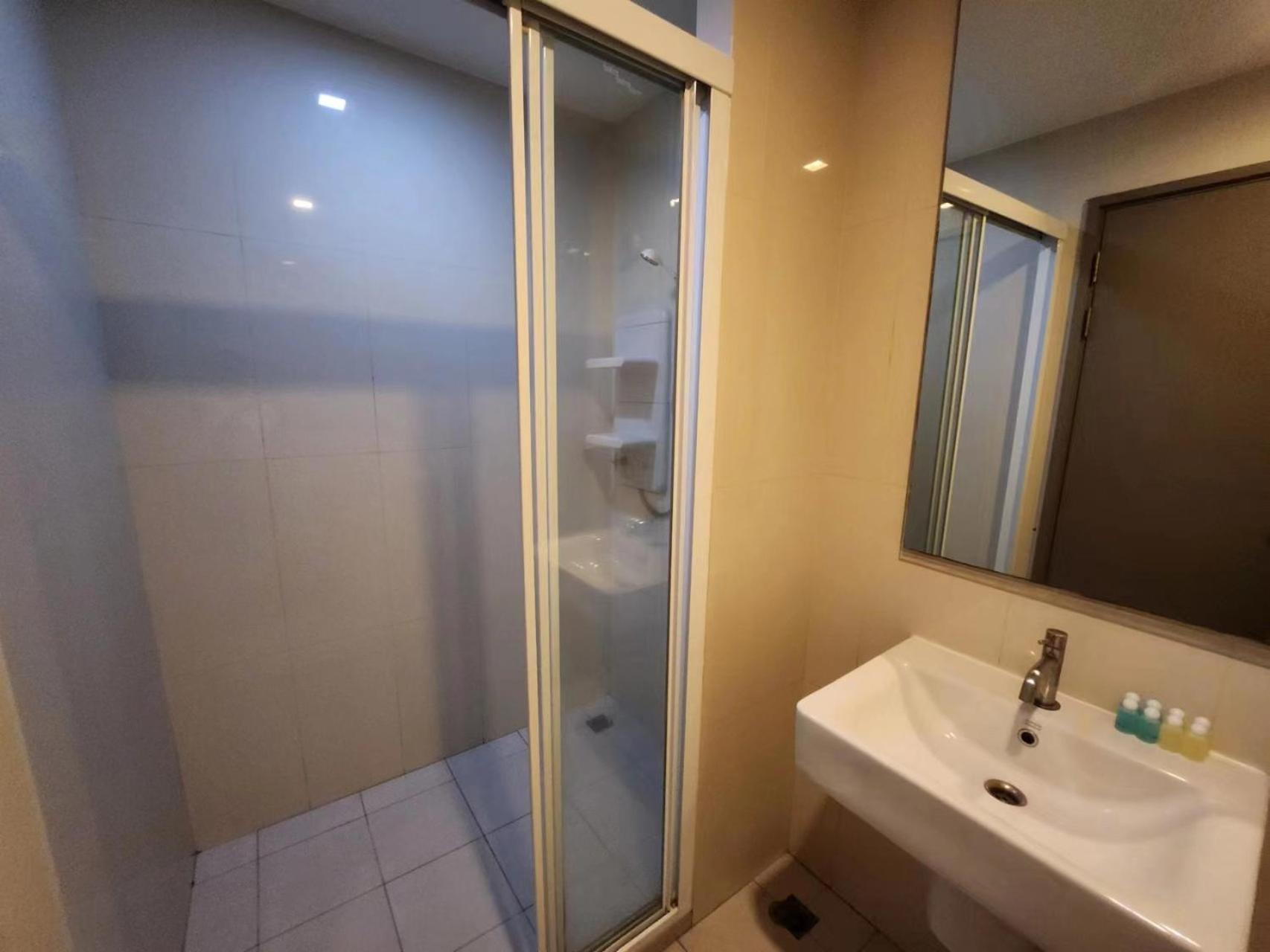 泰国芭提雅thebase无边游泳池公寓 Apartment