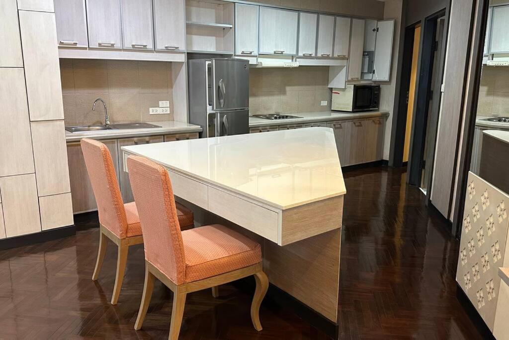 Apartment Private Spacious Pool And Panoramic Seaview From Balconies, 3 Bedroom In Pattaya
