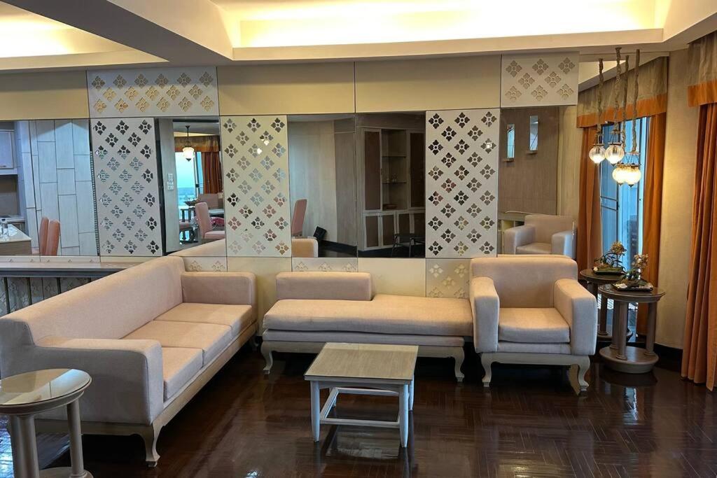 Apartment Private Spacious Pool And Panoramic Seaview From Balconies, 3 Bedroom In Pattaya