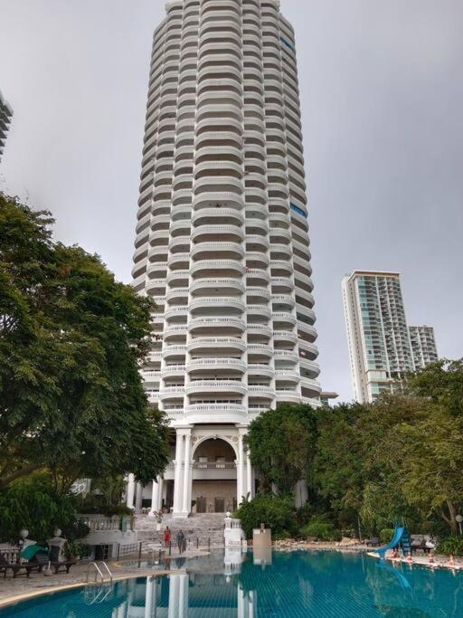 Private Spacious Pool And Panoramic Seaview From Balconies, 3 Bedroom In Pattaya