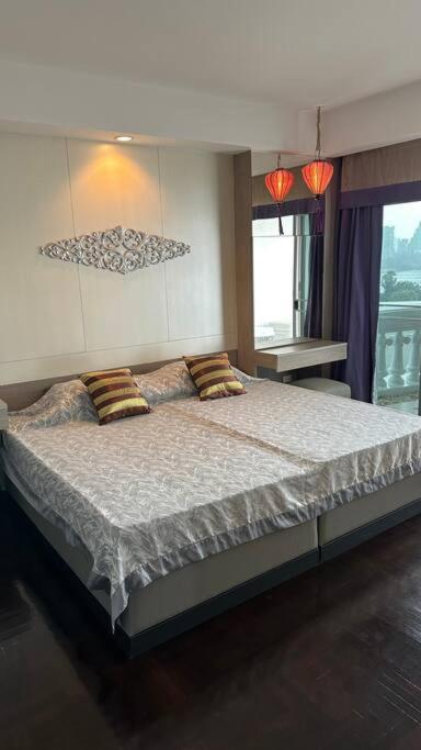 Apartment Private Spacious Pool And Panoramic Seaview From Balconies, 3 Bedroom In Pattaya