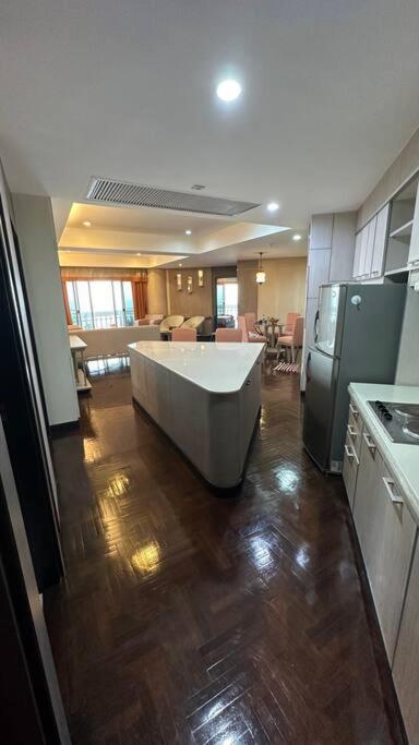 Apartment Private Spacious Pool And Panoramic Seaview From Balconies, 3 Bedroom In