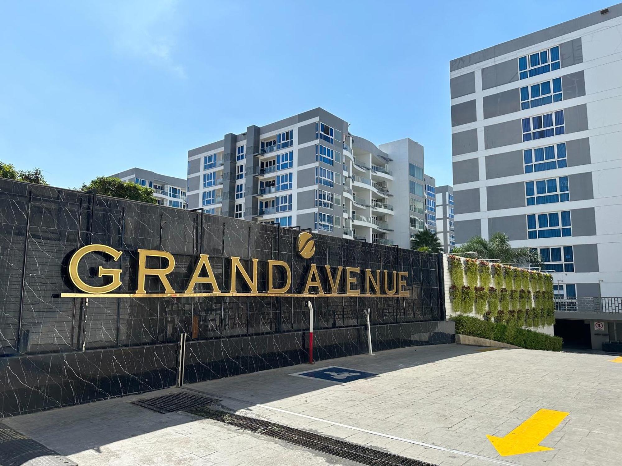 Large 2 Bedroom Condo, Grand Avenue,