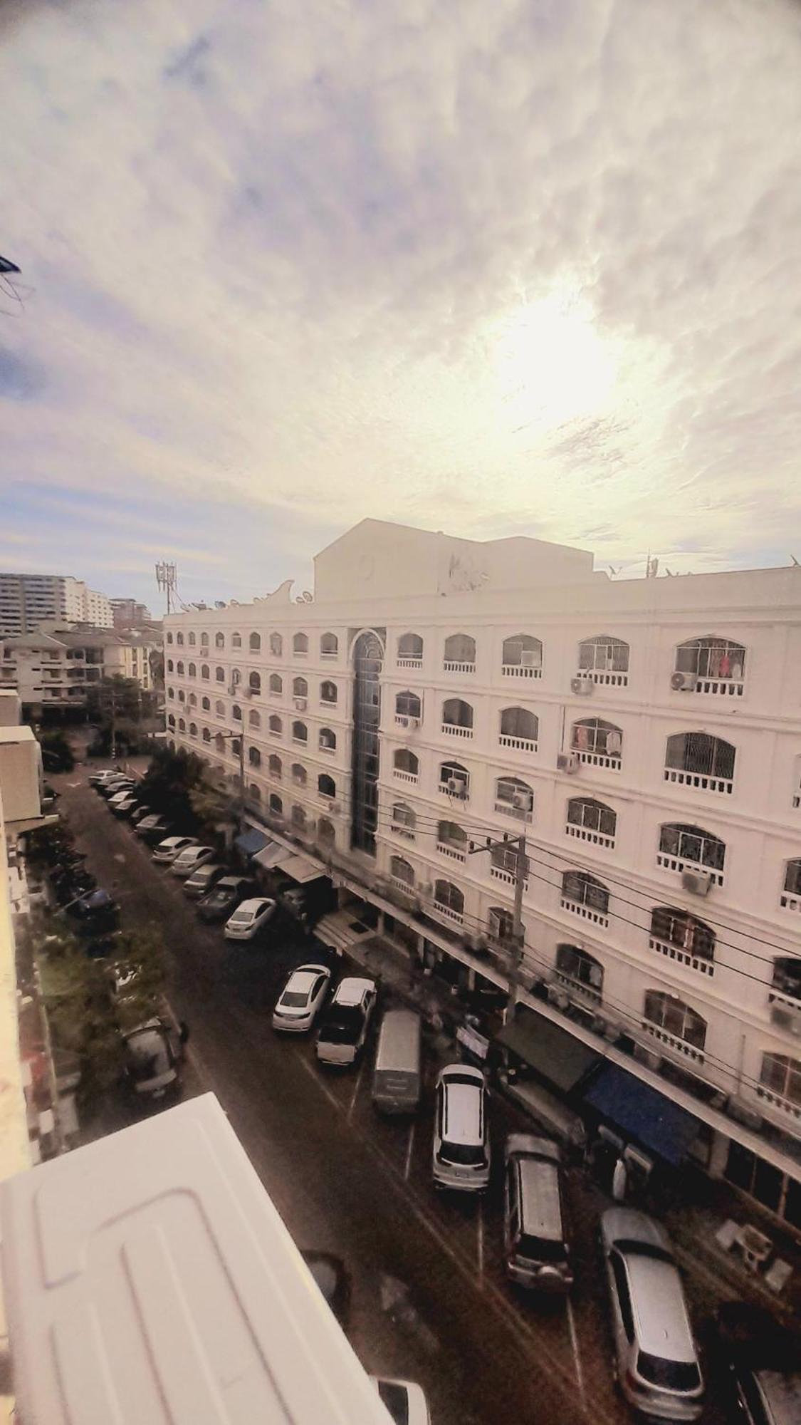 Nirun Grand C4 Apartment Pattaya