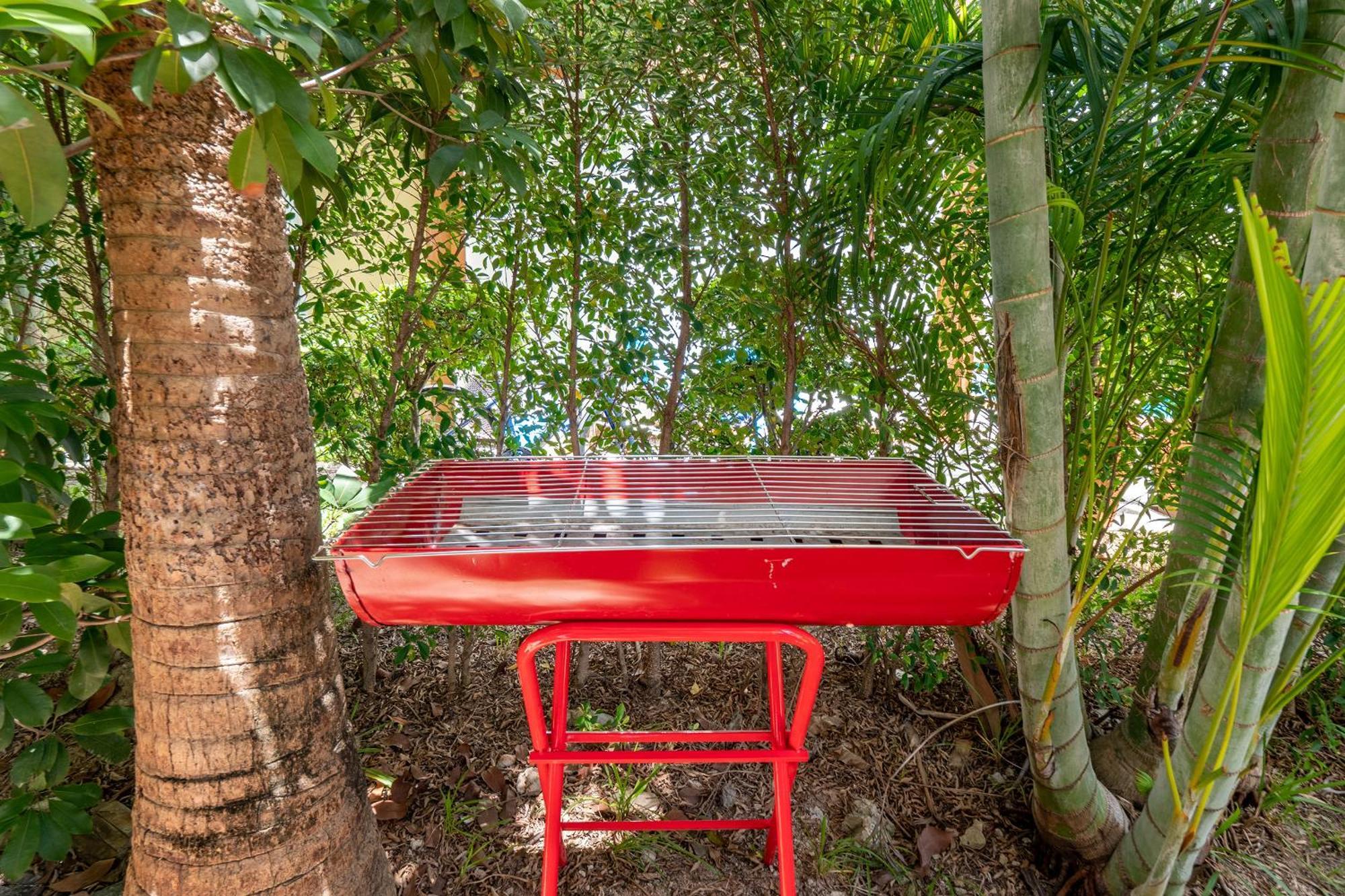 Chang's Poolside Villa: Beachside Retreat In Ba Ti Ja *