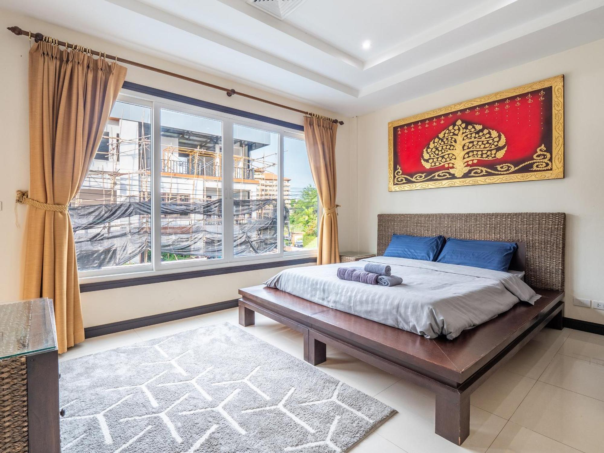 Chang's Poolside Villa: Beachside Retreat In Ba Ti Ja Villa