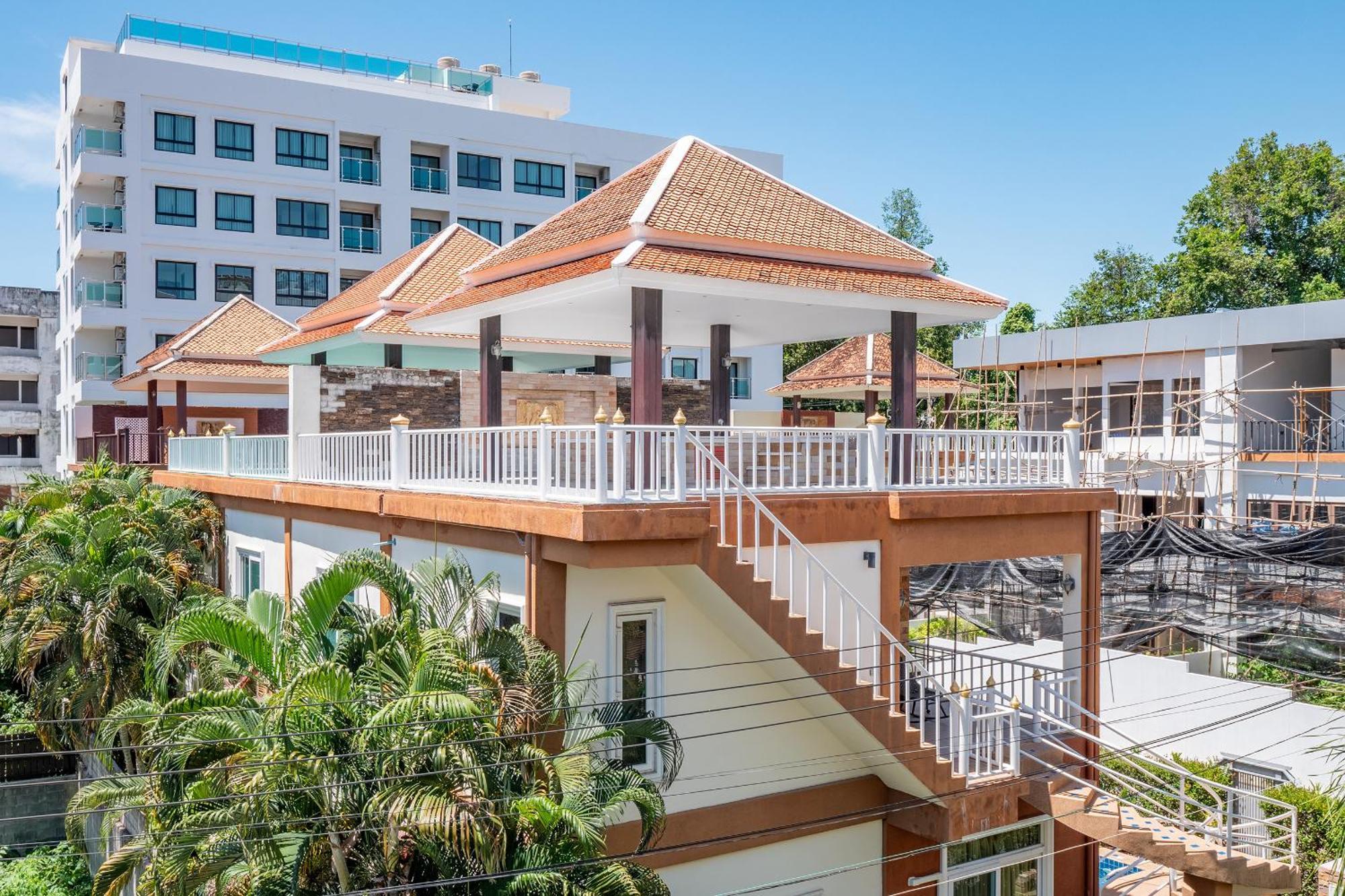 Chang's Poolside Villa: Beachside Retreat In Ba Ti Ja Villa Pattaya