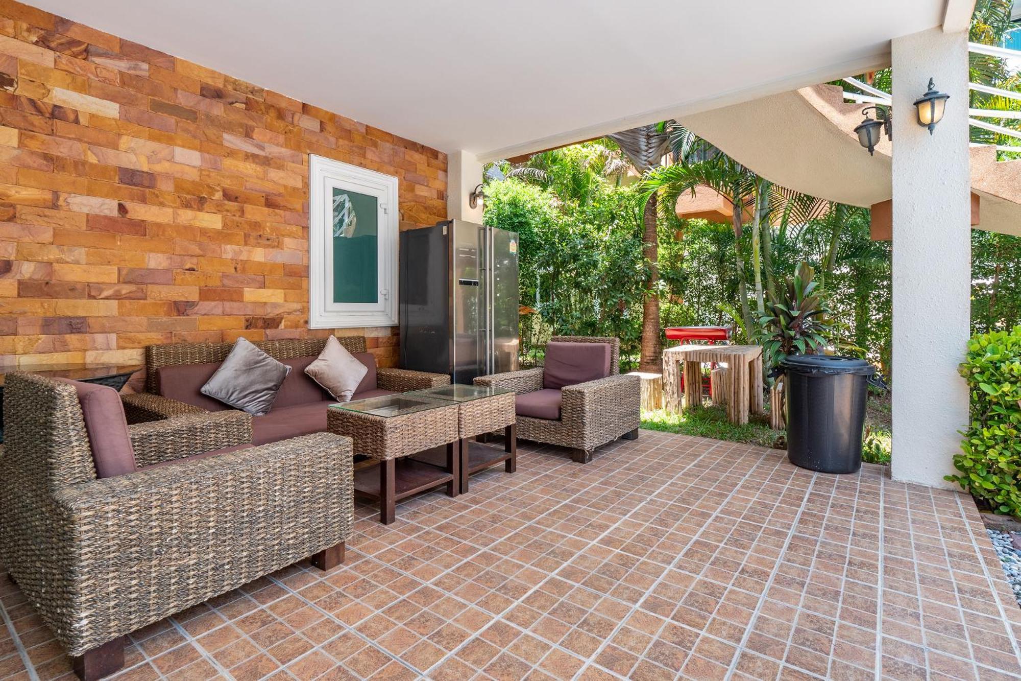 Villa Chang's Poolside Villa: Beachside Retreat In Ba Ti Ja *