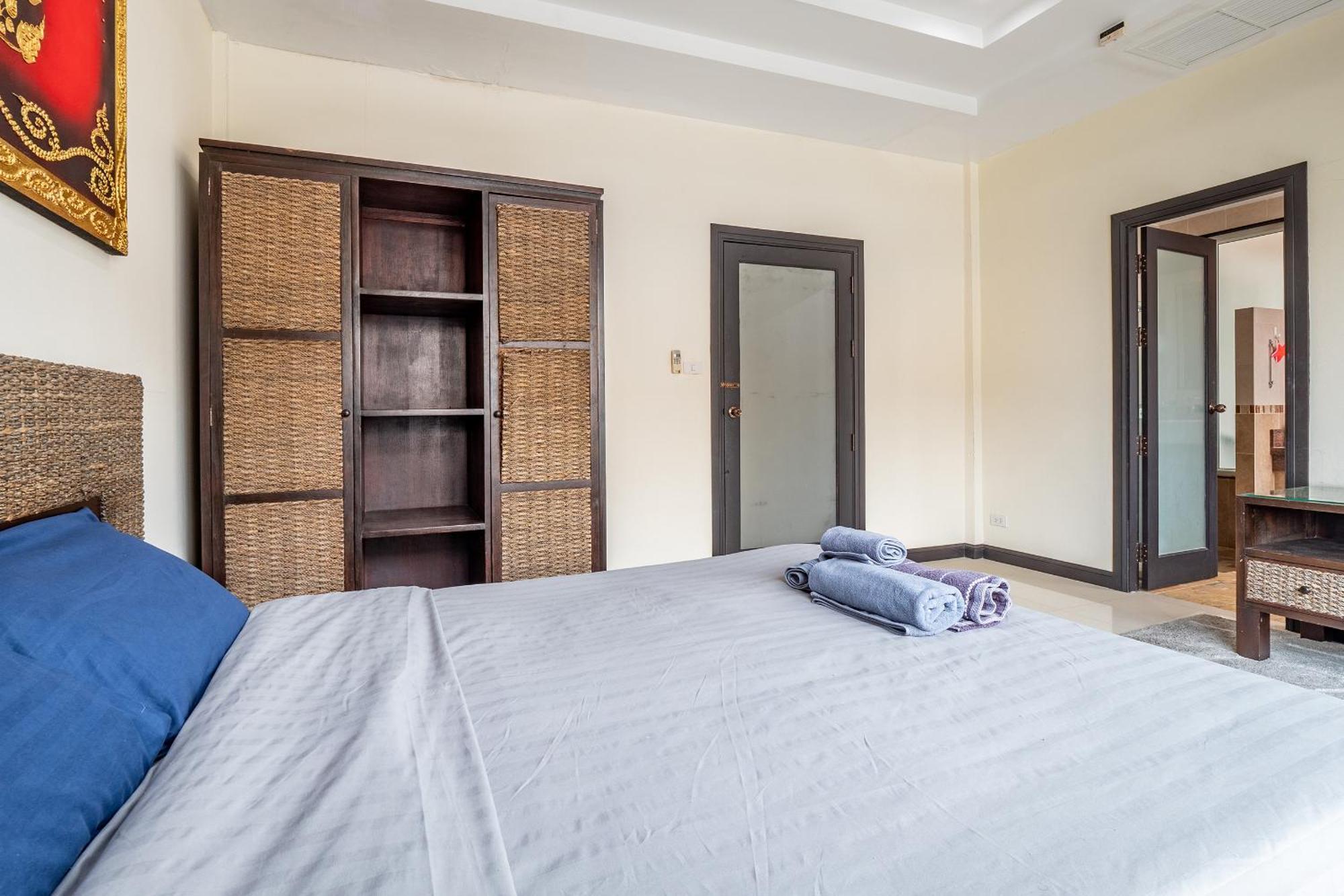 Chang's Poolside Villa: Beachside Retreat In Ba Ti Ja