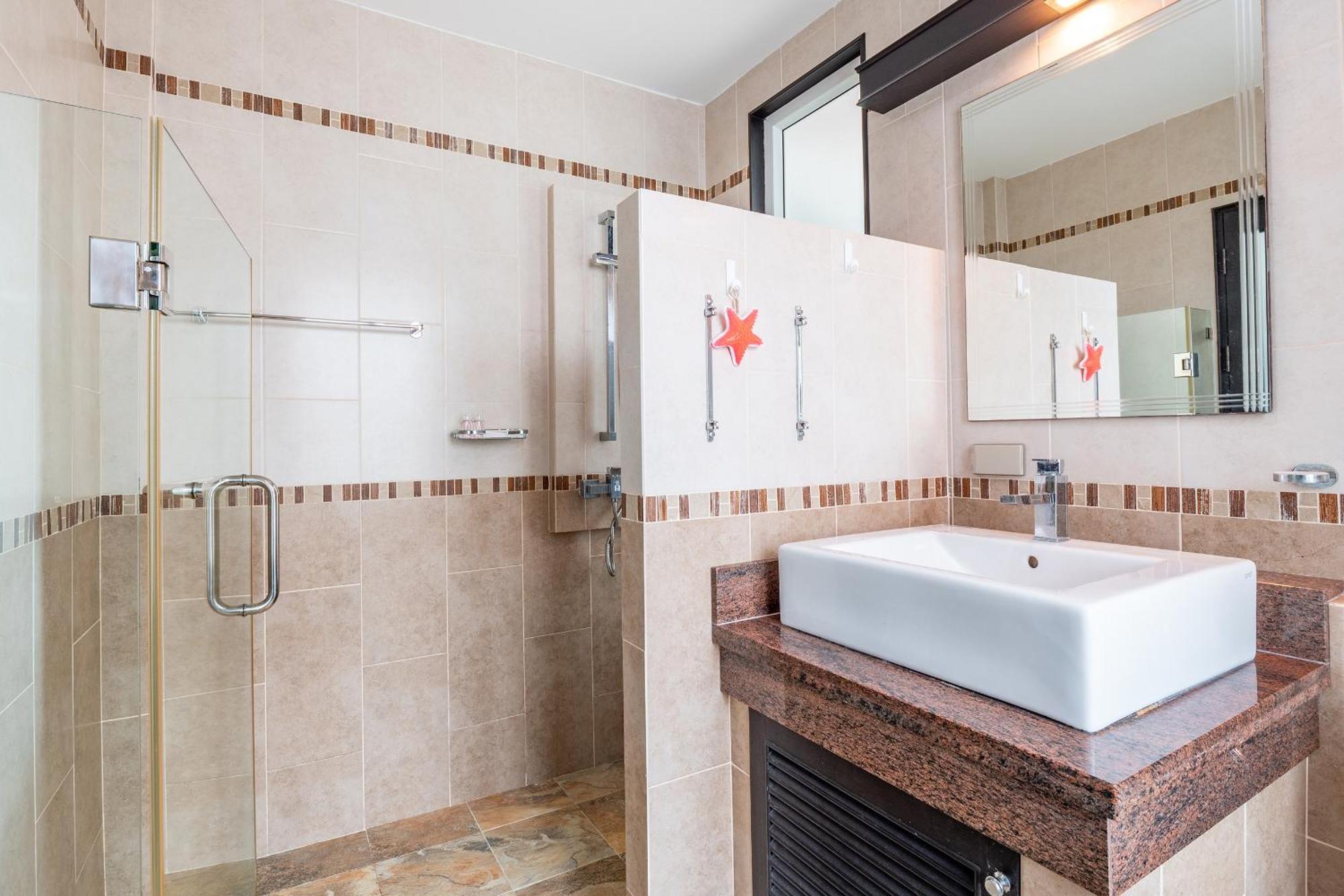 Chang's Poolside Villa: Beachside Retreat In Ba Ti Ja *