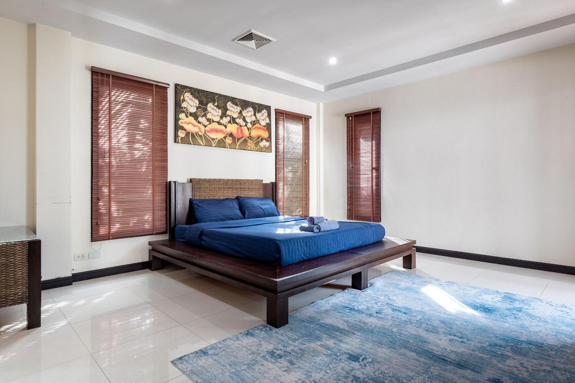 Chang's Poolside Villa: Beachside Retreat In Ba Ti Ja