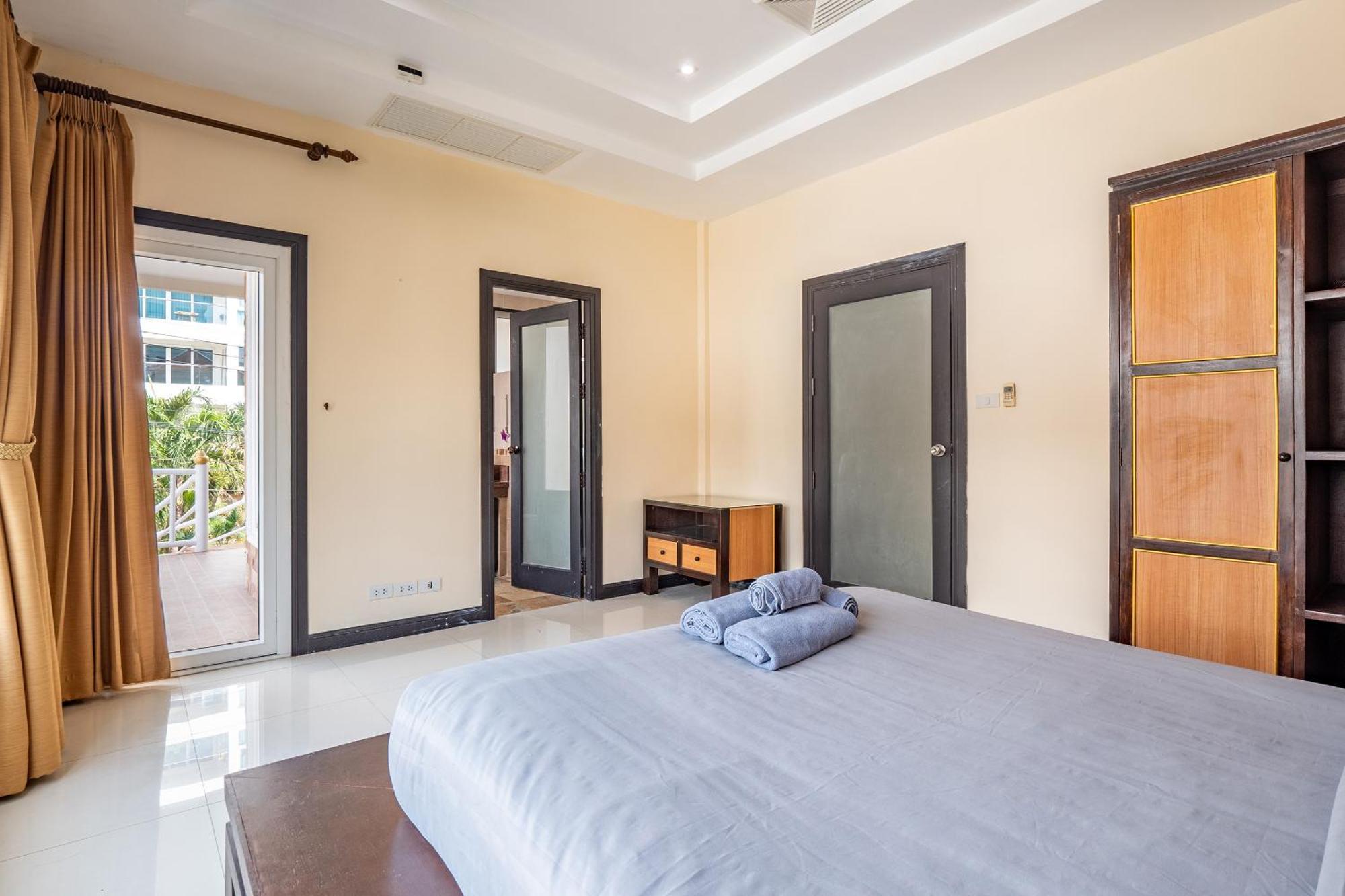 Chang's Poolside Villa: Beachside Retreat In Ba Ti Ja * Pattaya