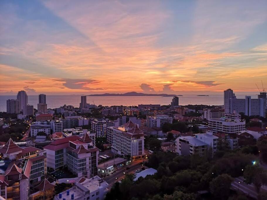 The Axis * Pattaya