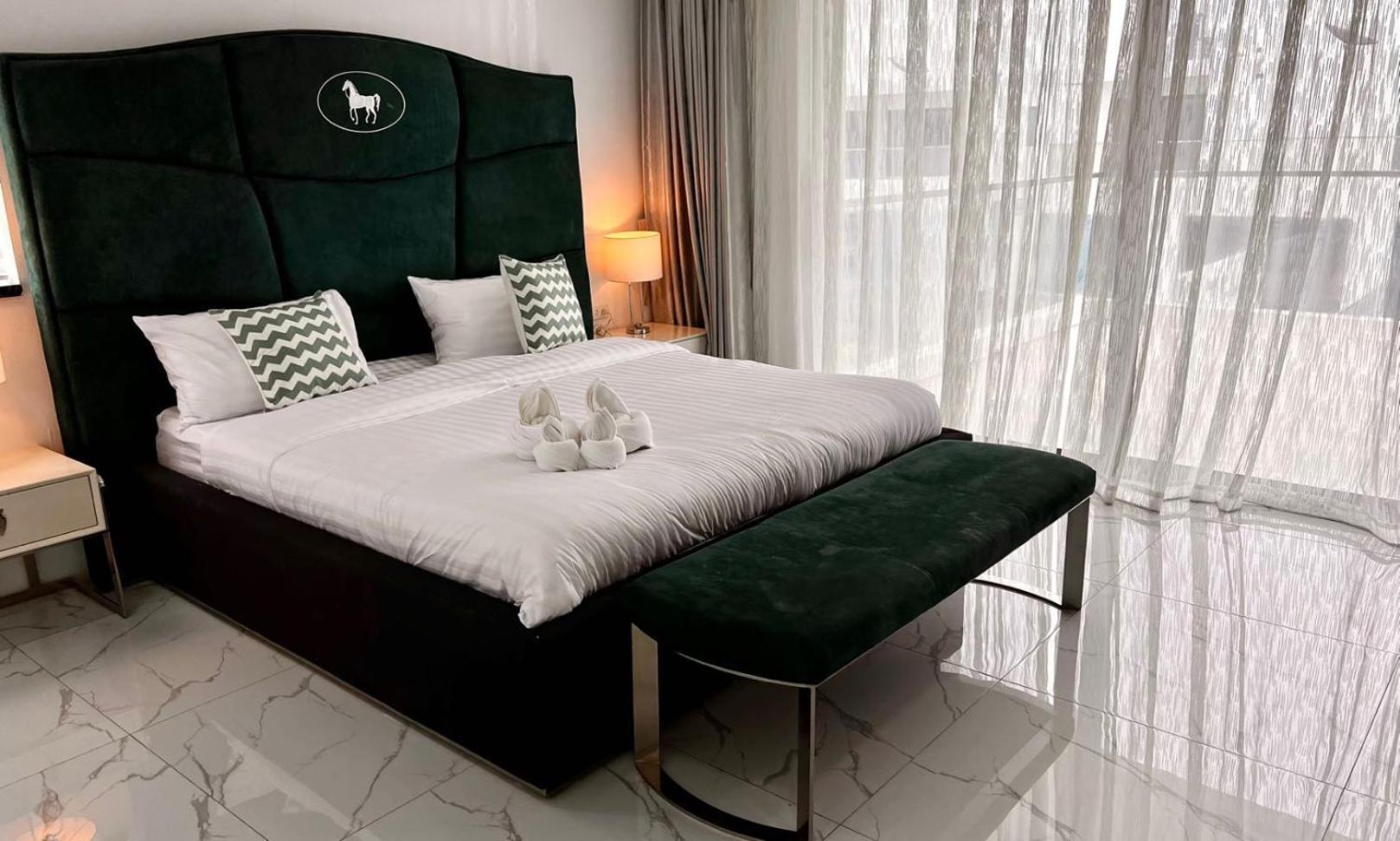 Palm Spring 精品四卧泳池别墅 * Pattaya