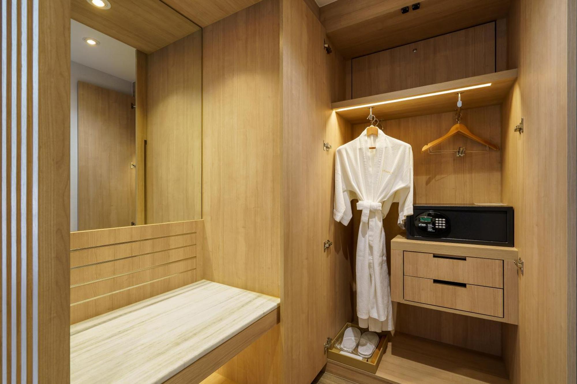 Courtyard By Marriott North 5*