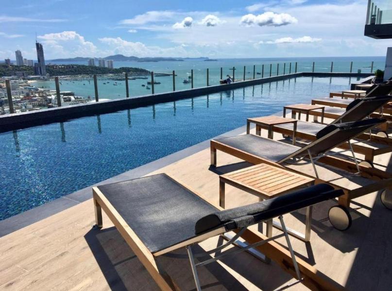 The Base Quiet King-bed With Infinity Pool & Free Netflix Pangsapuri Pattaya