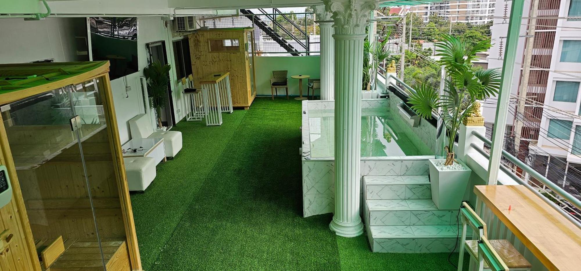 Xcess Aparthotel *