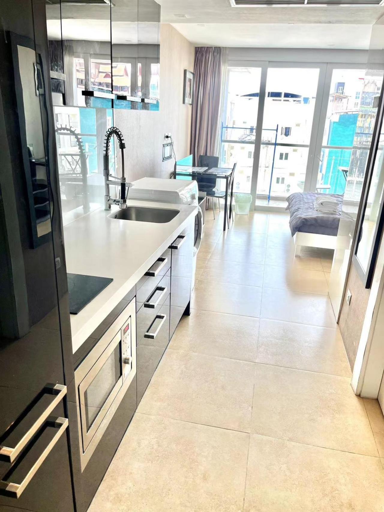 芭提雅中心地带 Centara Avenue 一房公寓 5楼 紧邻海滩，酒吧街，高速互联网 Apartment
