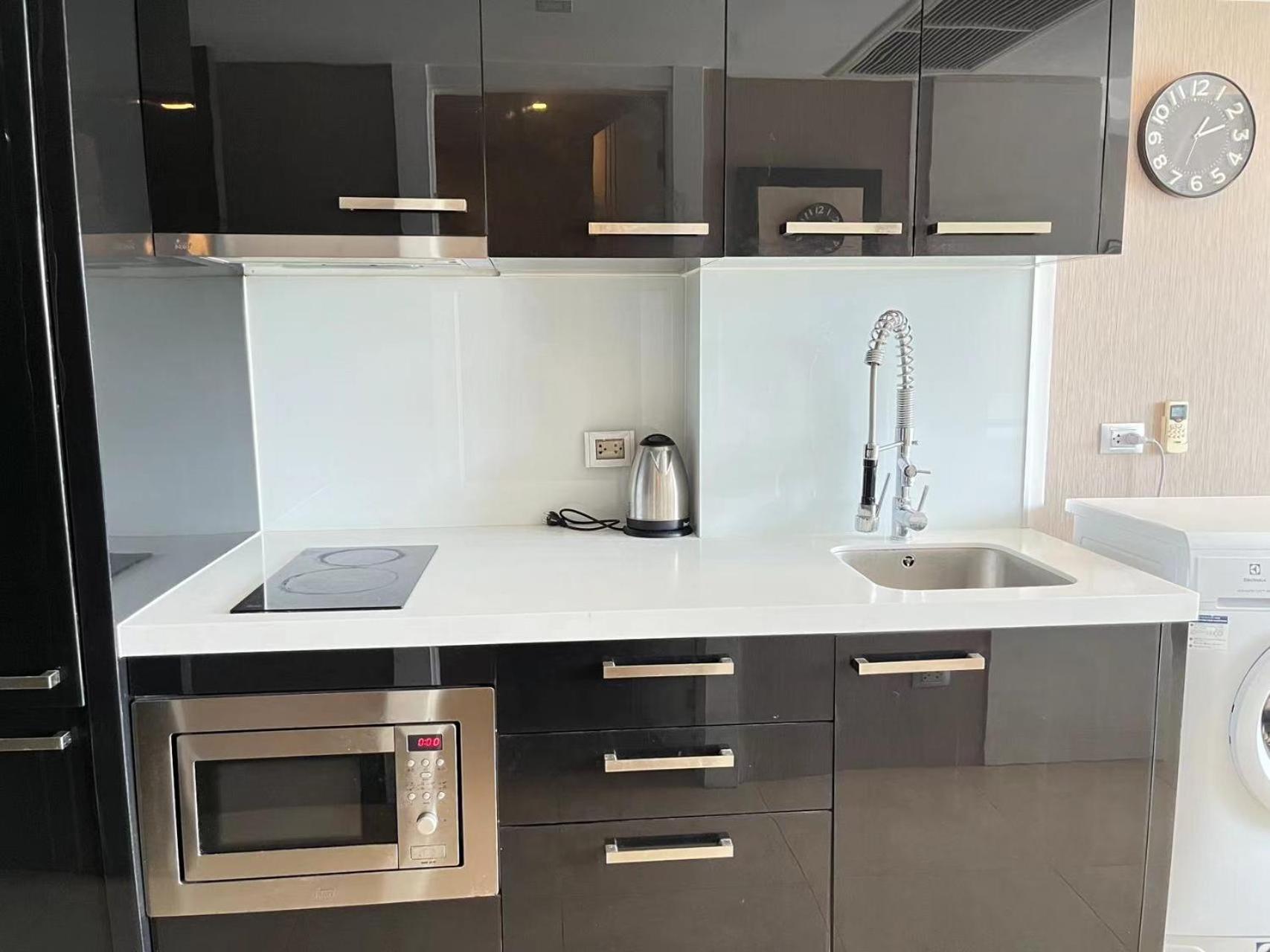 芭提雅中心地带 Centara Avenue 一房公寓 5楼 紧邻海滩，酒吧街，高速互联网 Apartment