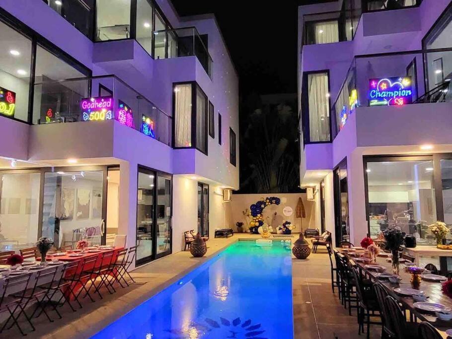 Villa 棕榈泉 Yishu 8br Pool 한국어가능 Pattaya