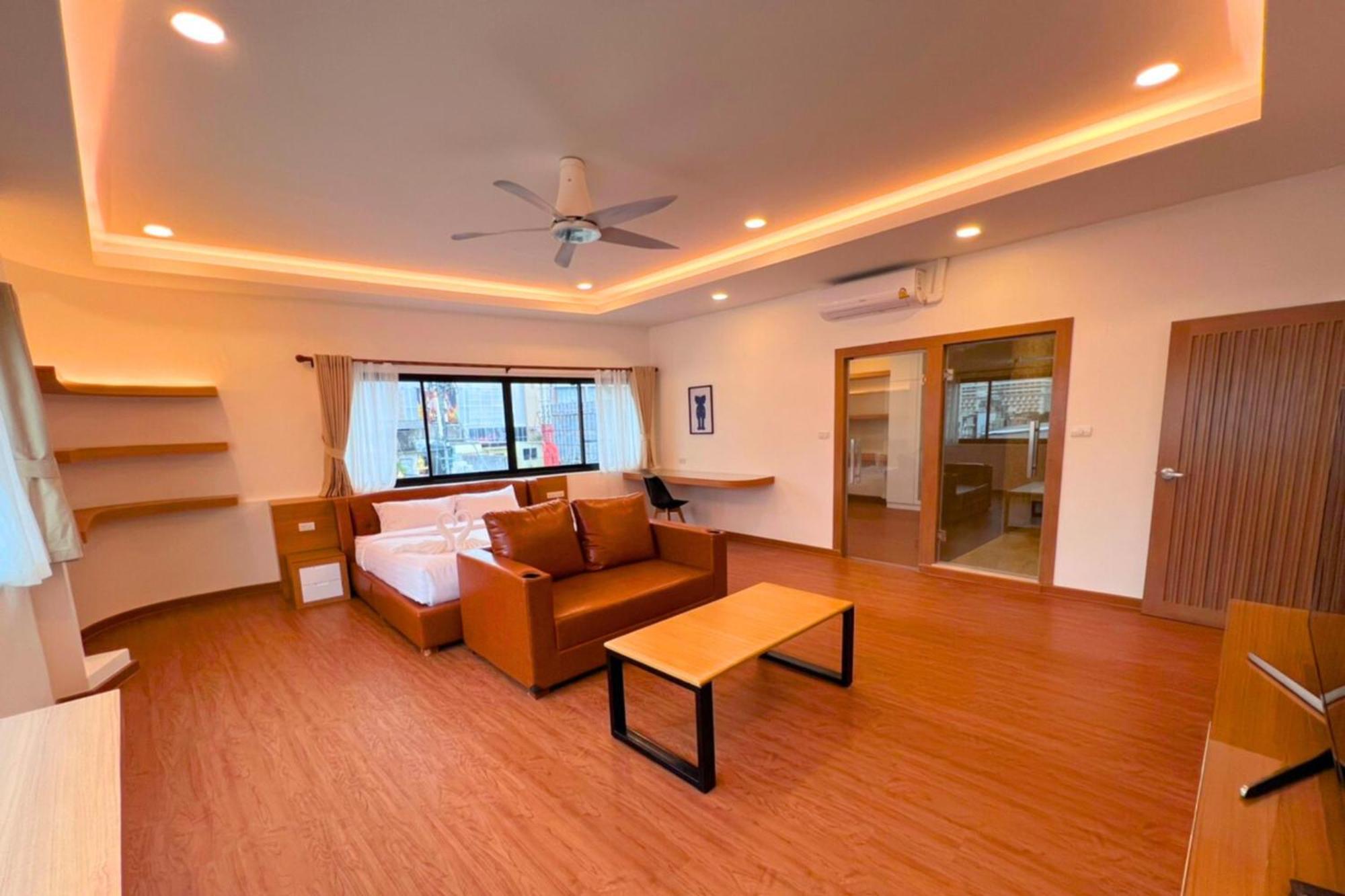 Hotel The 3*