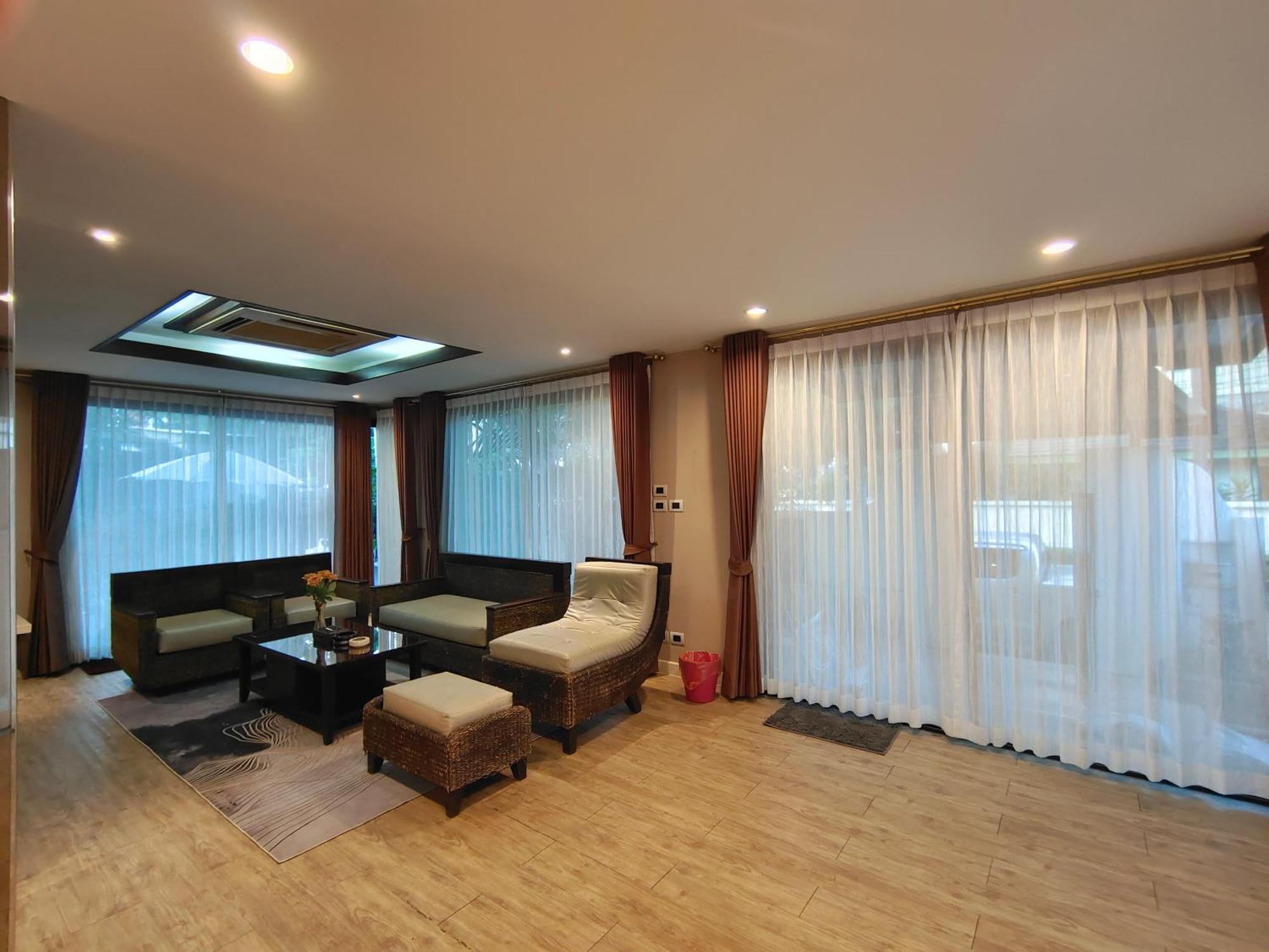 Villa Baan Natcha Pool Center