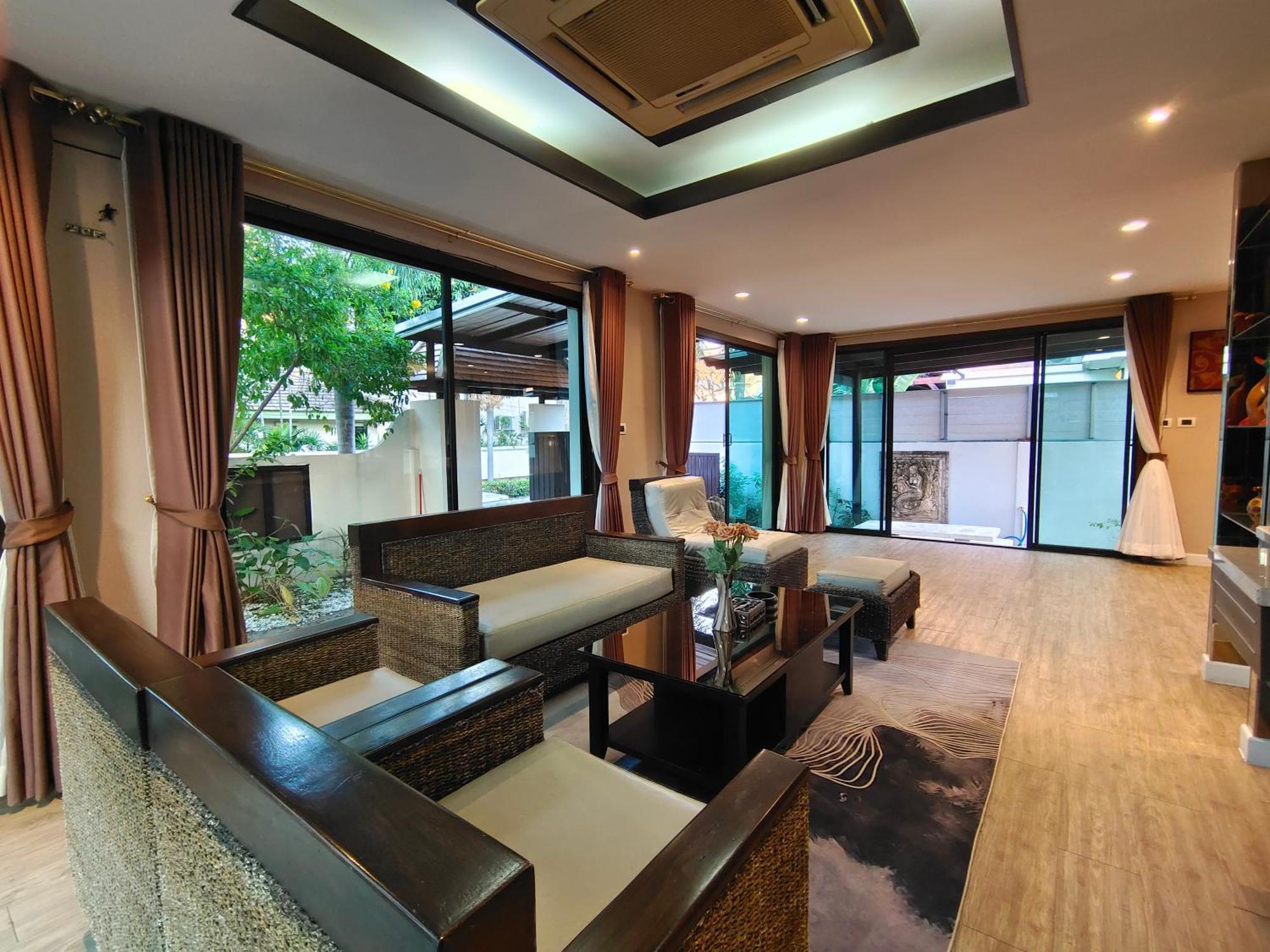 Villa Baan Natcha Pool Center *